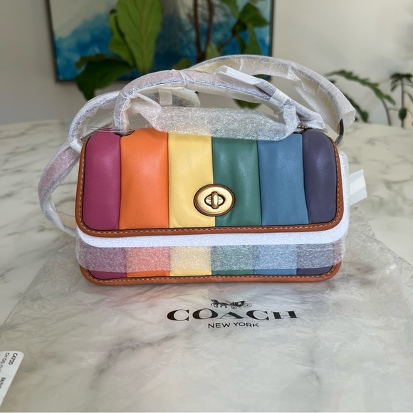 NWT Coach Turnlock Clutch 20 with Rainbow Quilting C4700 Leather Crossbody - Picture 5 of 16